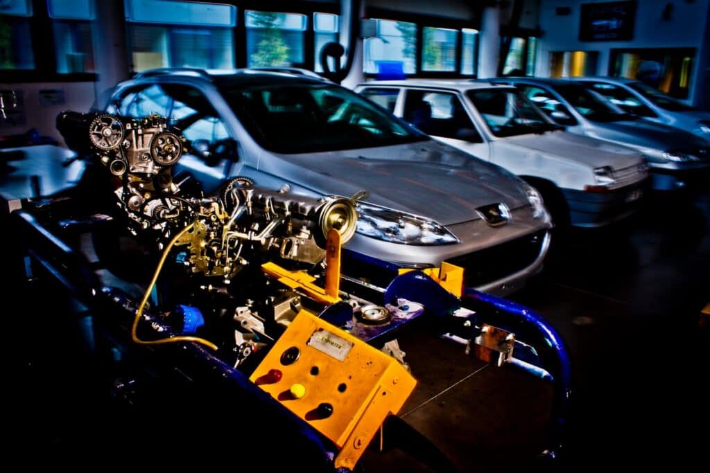 Métier de l'automobile atelier moteur